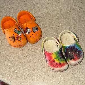 CROCS C5 orange and tie-dye rainbow baby toddler - set of two pairs of crocs